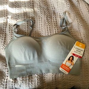 NWT- Simplyperfect by Warner’s gray bralette. Size medium.